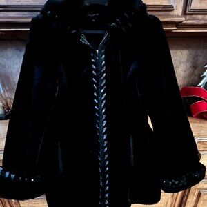 Jones New York Faux Fur Jacket w/hood - Large